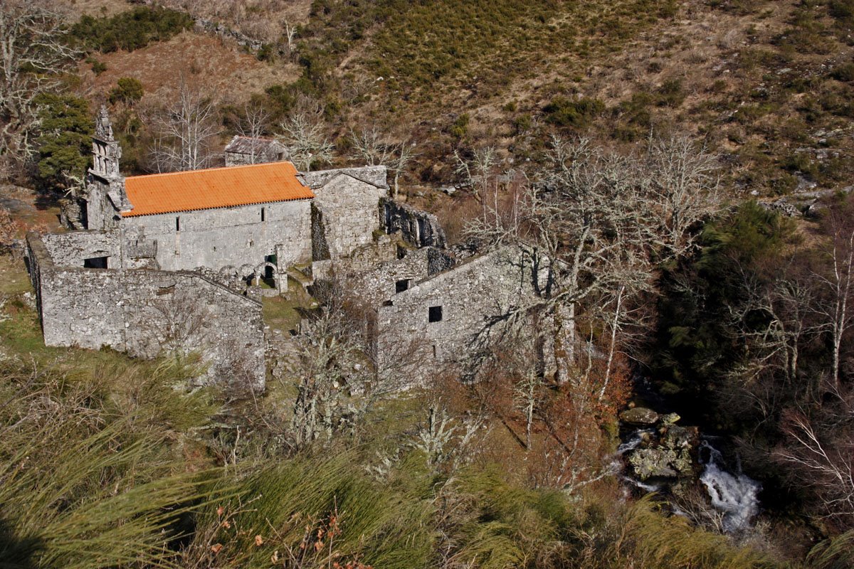 [MOSTEIRO+DE+PITÃ•ES+.jpg]