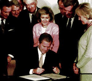 [100215-bush-tax-cut.jpg]