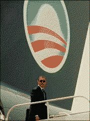 [081108-obama-deplanes-with-logo2.jpg]