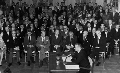 [090825-lbj.jpg]