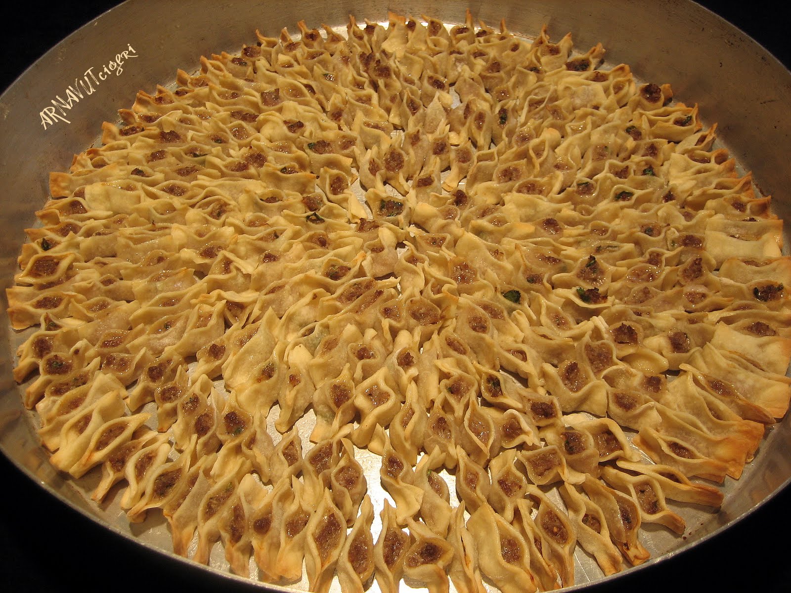 Tepsi mantısı Bomba Yemek Tarifleri