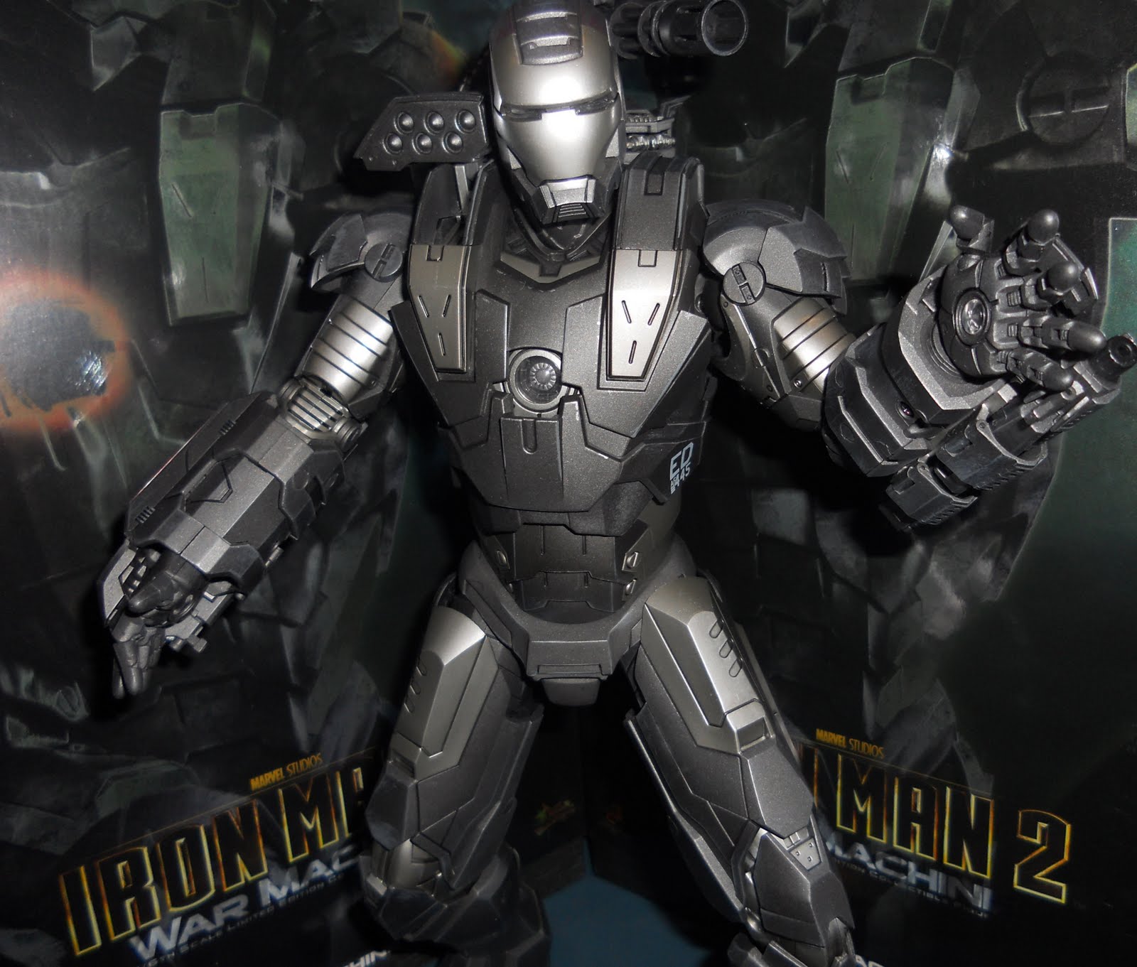 1/6 scale figure collection POINTBLANKTOYS.COM: HOTTOYS WARMACHINE