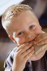 [child+eating+sandwich.jpg]