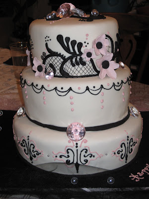 Custom Cakes: Fabulous in Pink and Black!