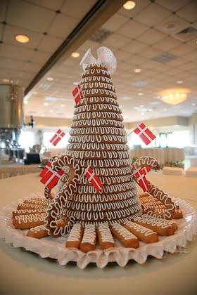 John and Ellie had a traditional Danish cake called a kransekage at their wedding in downtown Milwaukee
