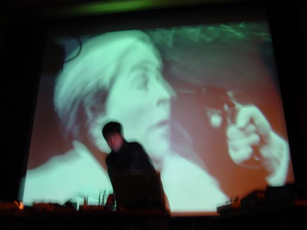 [l_b8e1febfebbe10193820bff3d082f257.jpg]