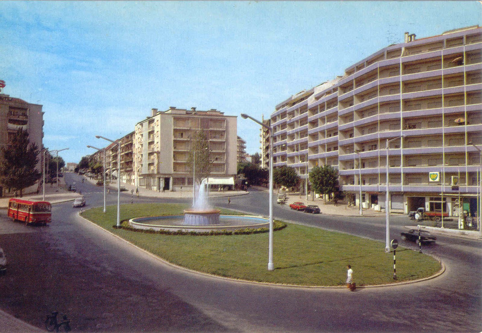 [Almada+-+Praça+Gil+Vicente+(p).jpg]