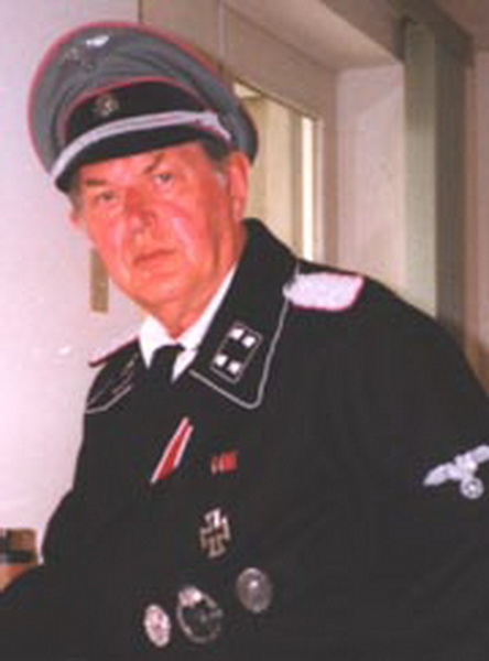 [Hans+Horst+von+Reichradt+at+his+home+1998+SS+veteran.jpg]