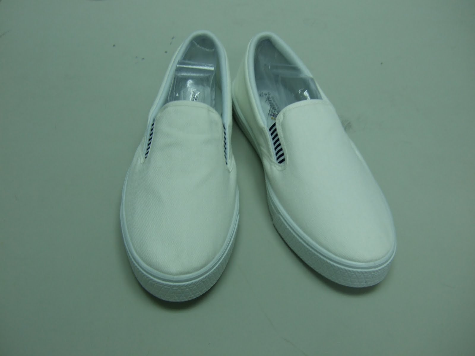 Yume&Hoja hand-painted team: Two basic canvas shoes types