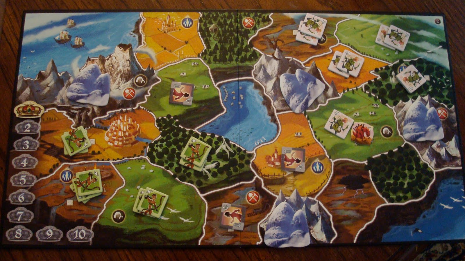 Младшая карта в игре. Маленький мир: королевства настолка. Игровое поле для настольной игры. Карта настольной игры. Настольные игры с локациями.