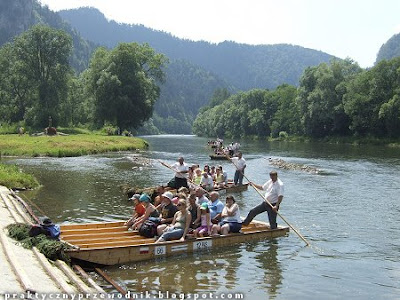 Spływ przełomem Dunajca flisacy