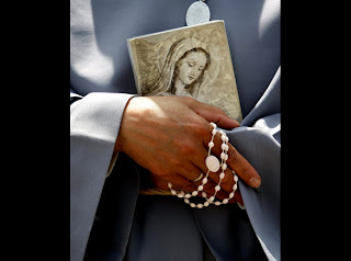 Catholic nun holding a rosary at Mount Precipice in the northern Israeli city of Nazareth event of Pope Benedict XVI pic