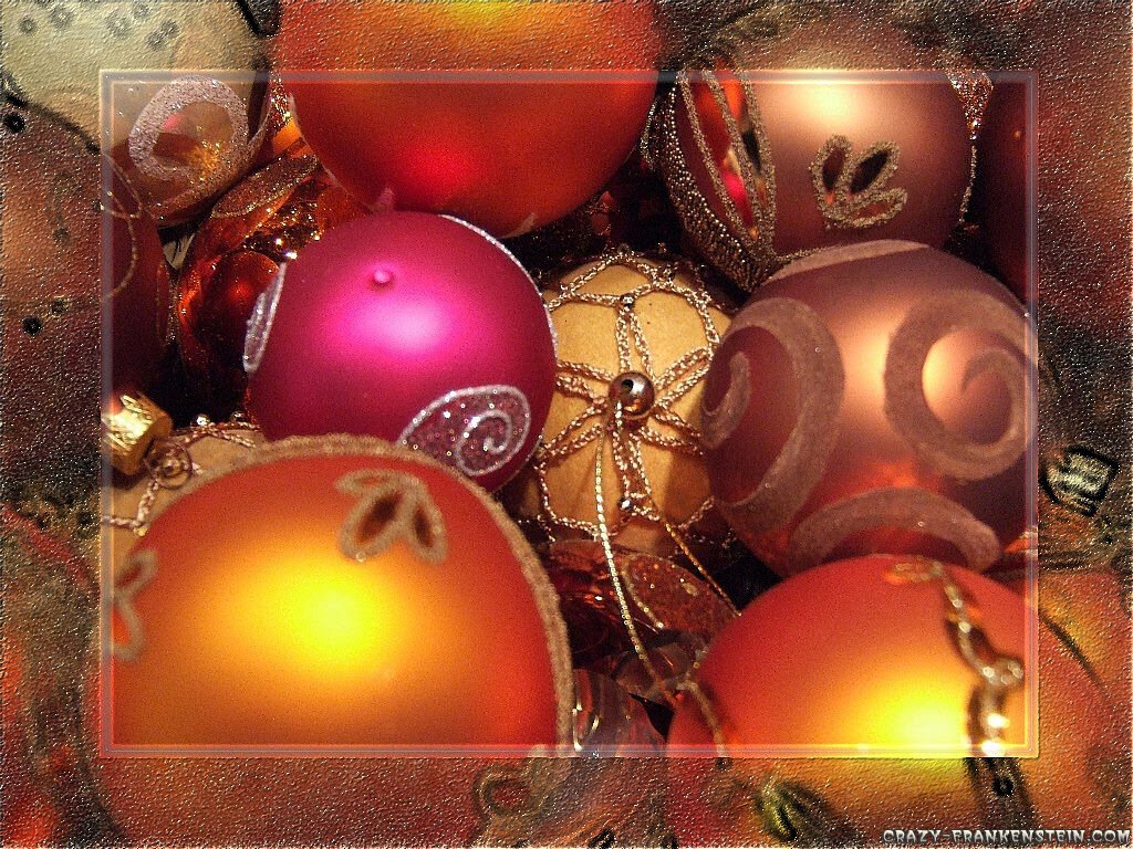 [christmas-decorations-shiny-balls.jpg]