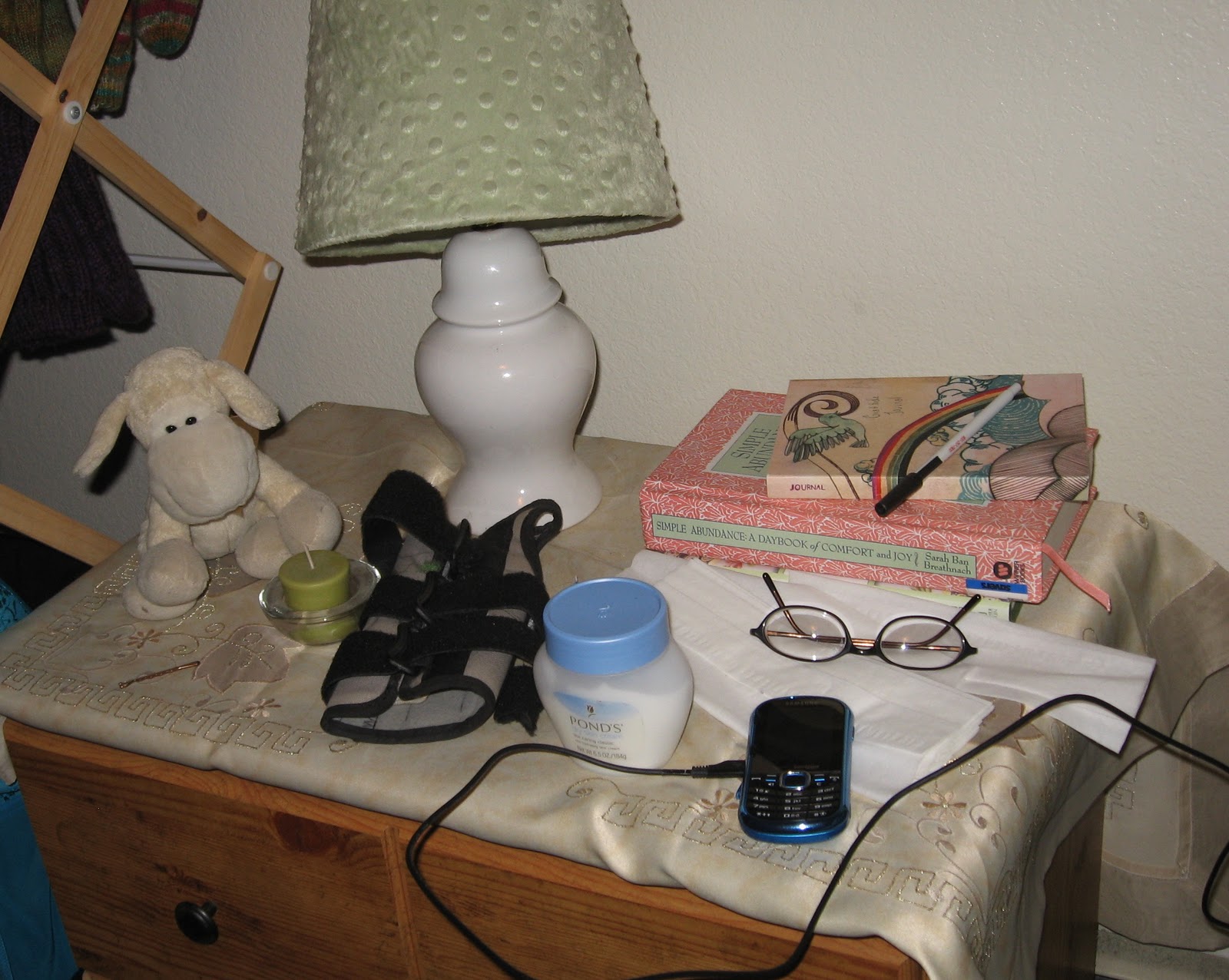 JennaKate Knits 10 on Tuesday 10 Things on your bedside table