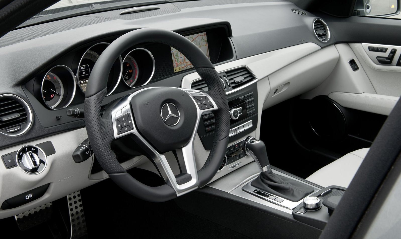 Mercedes C Class Estate Interior