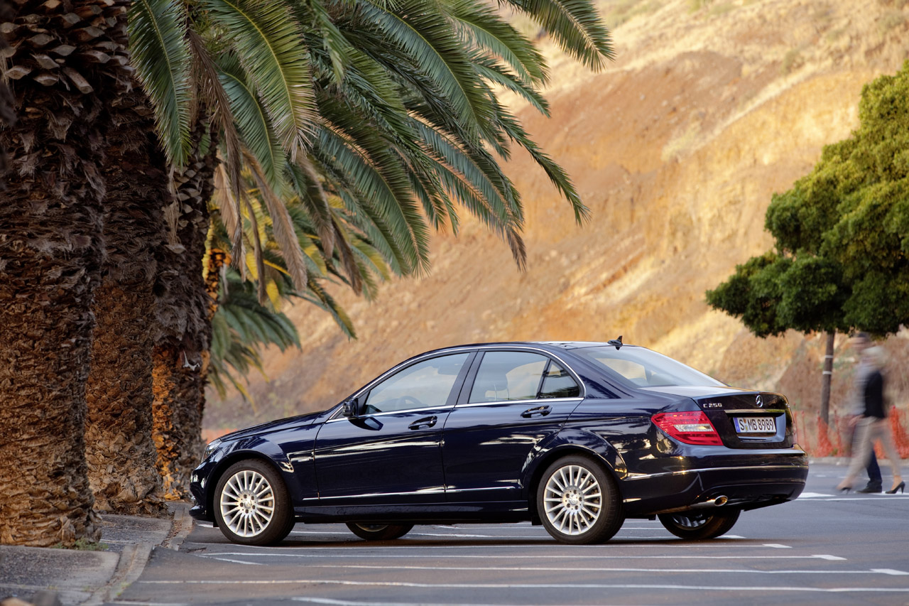 How much horsepower does a 2011 mercedes c300 have #5