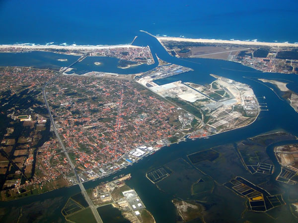 [27695569.GafanhadaNazarPortugal.jpg]