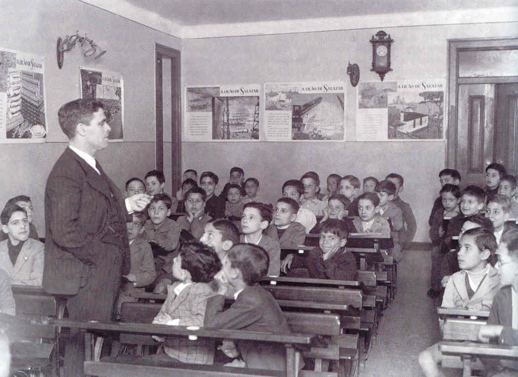 [Escola+salazarista.jpg]