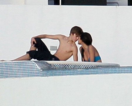 bieber kiss selena. Justin Bieber Selena Gomez