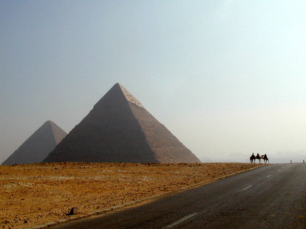 [eg-great-pyramid-outside-2-camels-600.jpg]