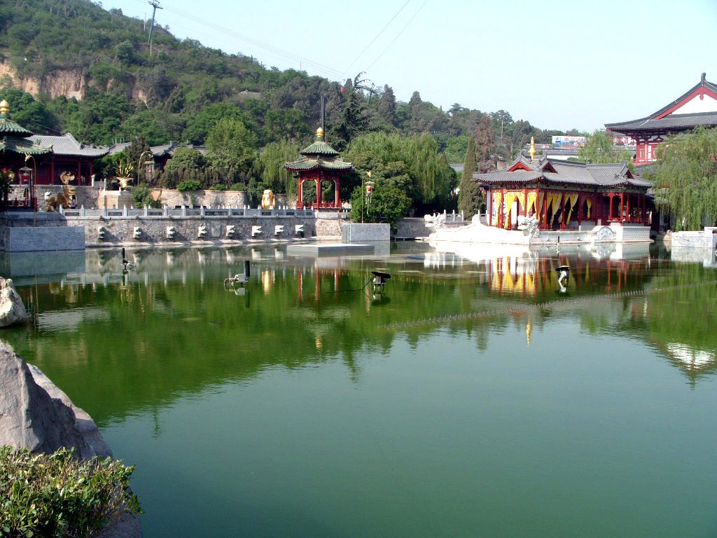 [Huaqing Hot Spring.bmp]