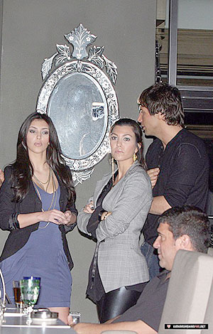 [kim-kardashian-kourtney-kardashian-4.jpg]
