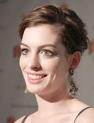 [anne-hathaway-the-christopher-and-dana-reeve-foundation-6.jpg]