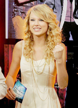 [taylor+swift+white+horse+3.jpg]