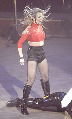 [britney+spears+good+morning+america+8.jpg]