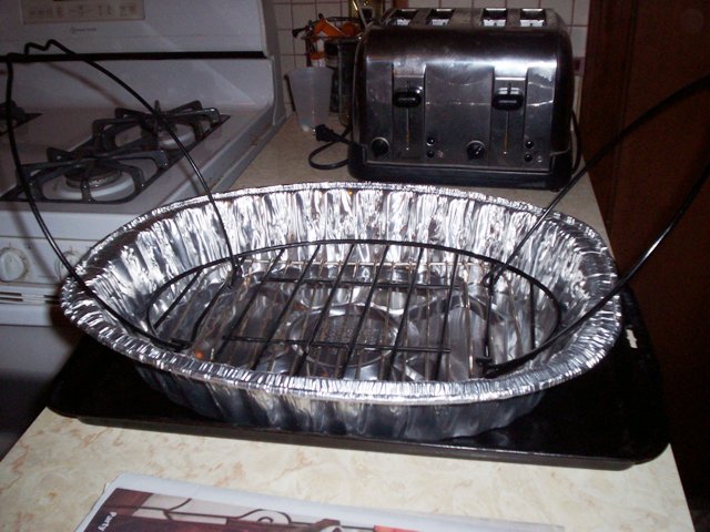 поделки из фольги. фольгированная форма для запекания. лебедь из фольги. форма для запекания из фольги. тарелочки из фольги.