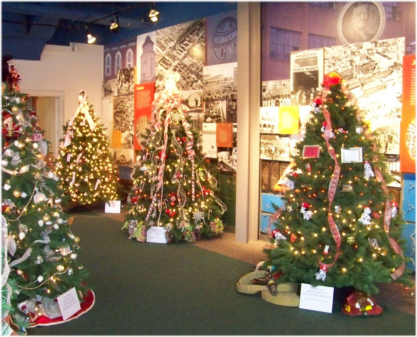 Sugar & Spice in the land of Balls & Sticks Christmas at the Roberson