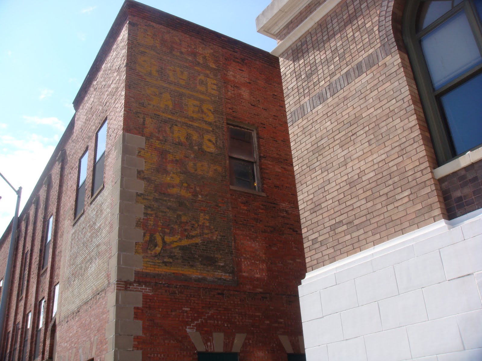 Des Moines Ghost Signs: Des Moines Auditorium: 1908