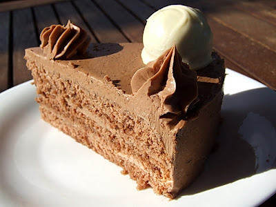 Tort de trufe, de ziua mea si a lui Cipi :)