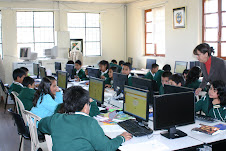 Niños  de Primaria en Aula Informática