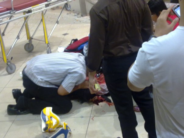 [KB+MALL+RUNTUH+3.jpg]