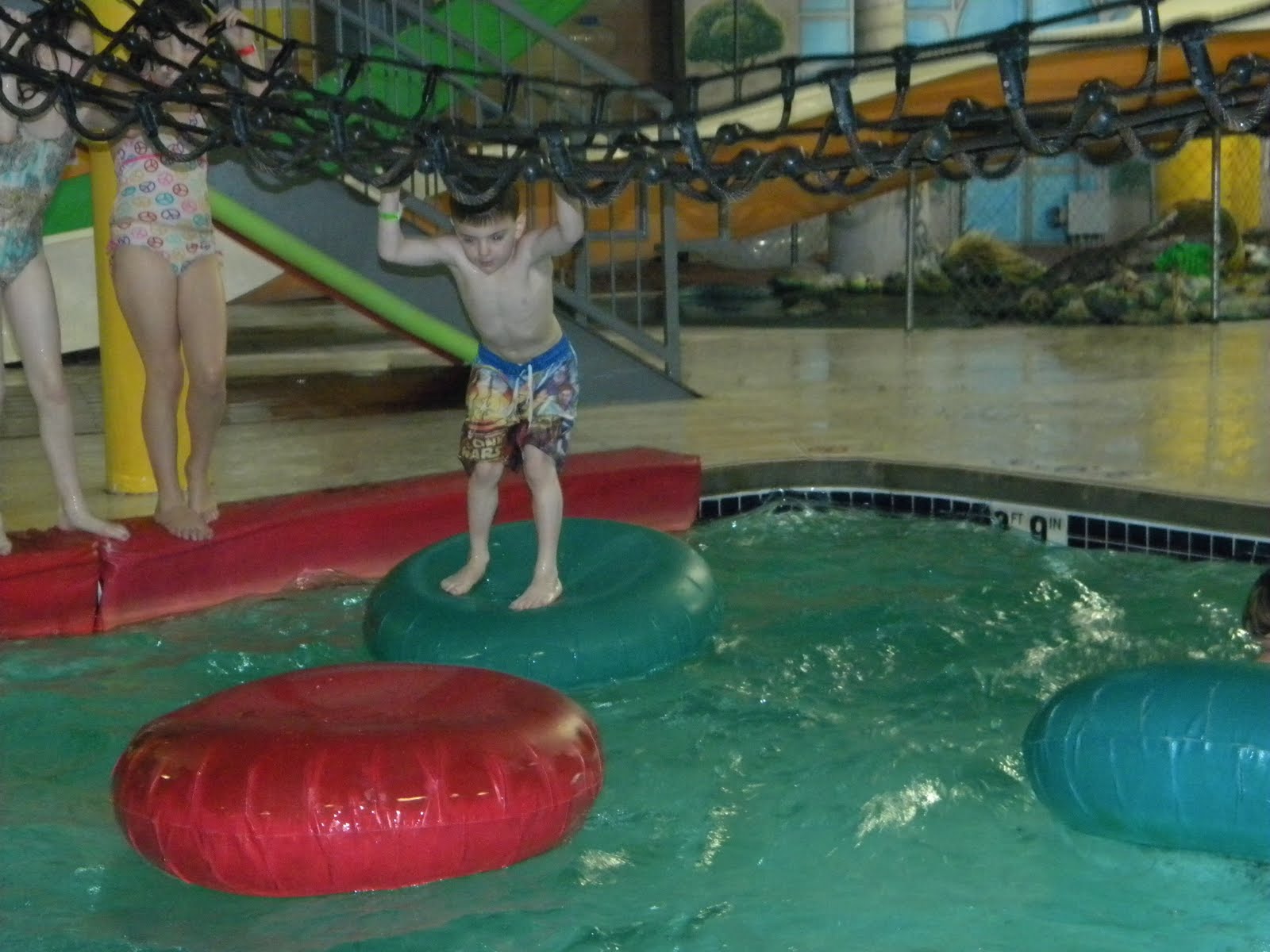 m0mmy0f3 Fun at Chaos Water Park in Eau Claire, Wisconsin!