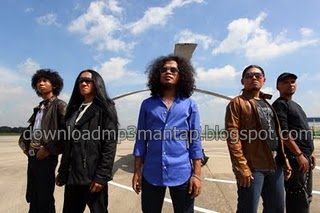 Free Download mp3 Blackout - Resiko Orang Cantik Mantap