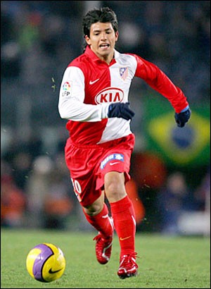 agüero con la posesión del balón