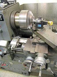 [200px-Lathe_in_action.jpg]