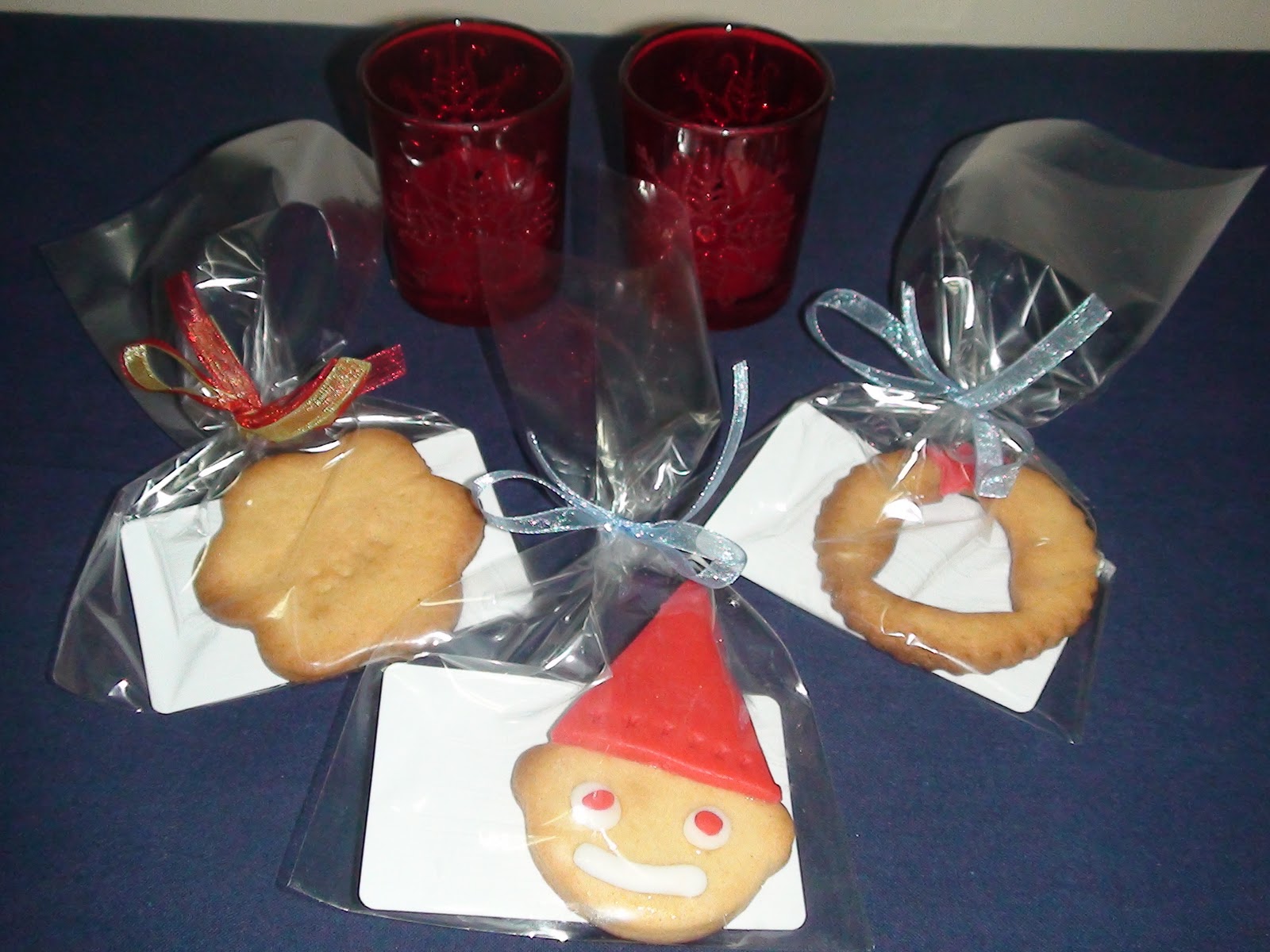 SEVDİKLERİNİZE PASTALAR: DOĞA KOLEJİNE KERMES İÇİN YILBAŞI KURABİYELERİ