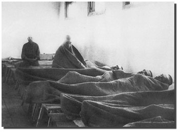 [malnutritioned-gulag-prisoners.jpg]