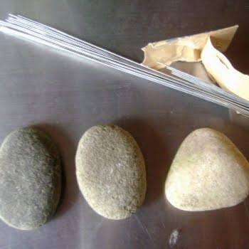 how to make wire picture holders with rocks