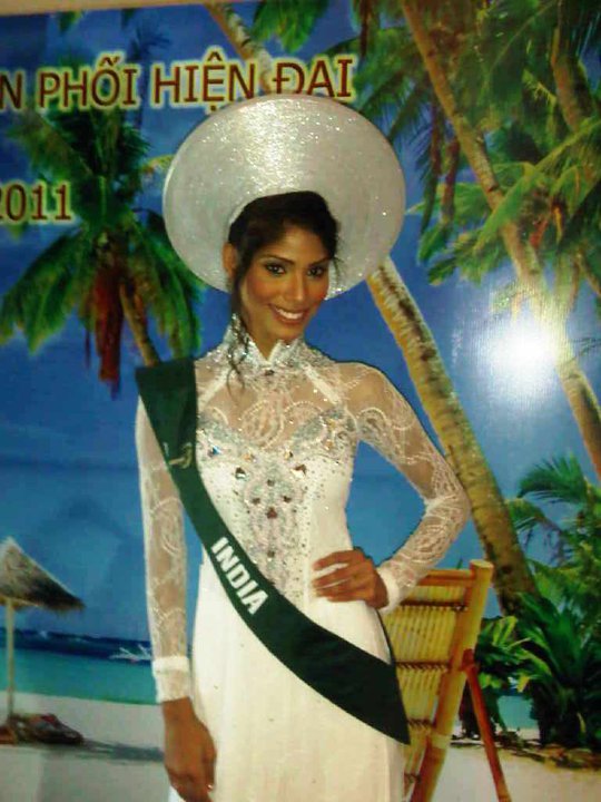 curatate: Miss Earth INDIA Nicole Faria AAO DAI