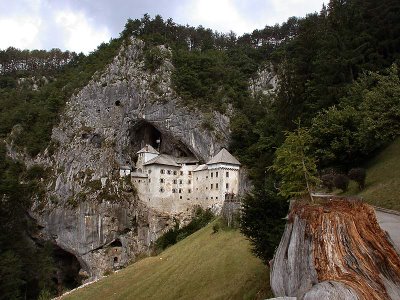 [cave_castle_slovenia_08.jpg]