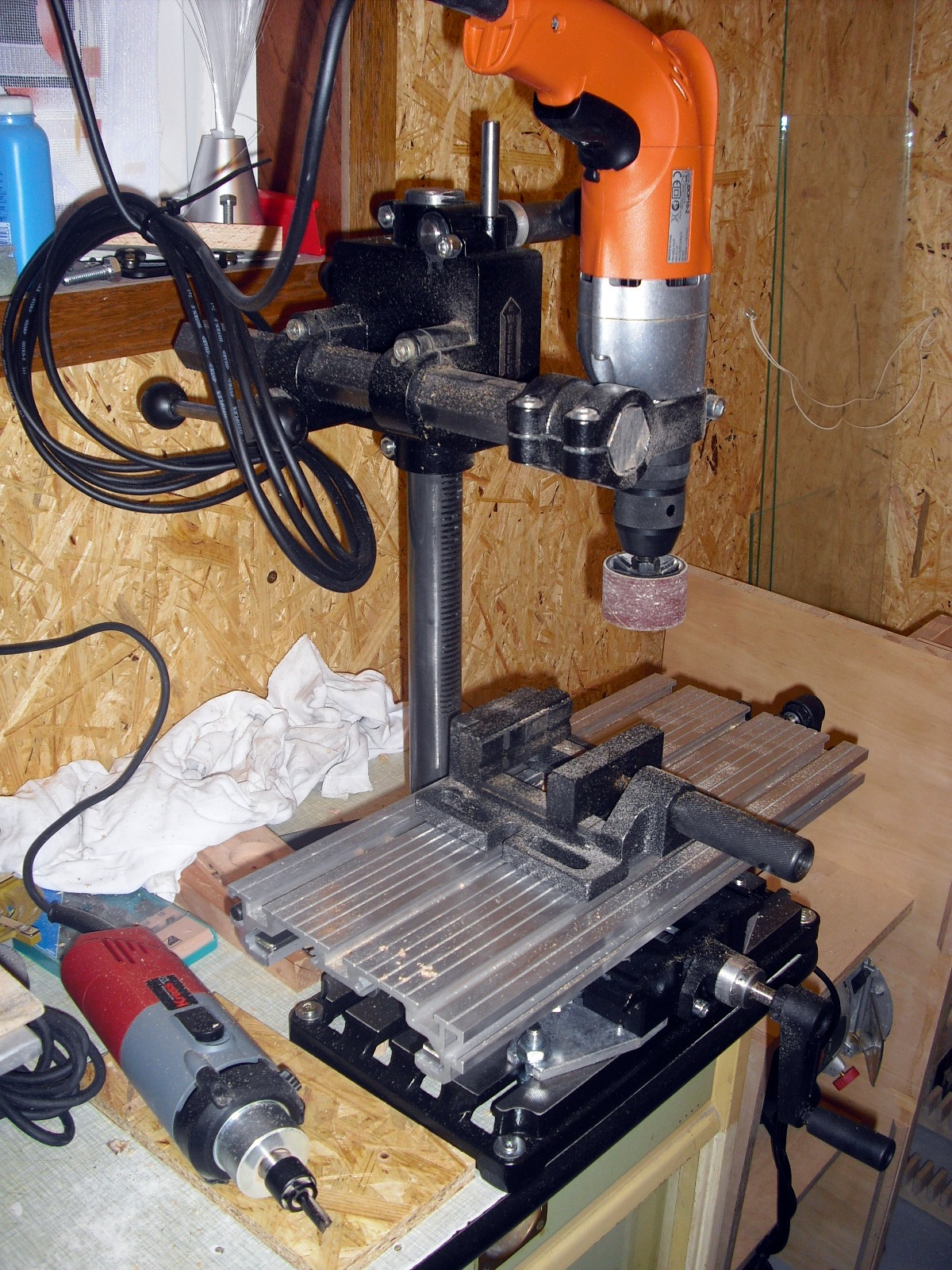 TheWoodTinkerer: Bohrständer+Bohrmaschine oder Säulenbohrmaschine?