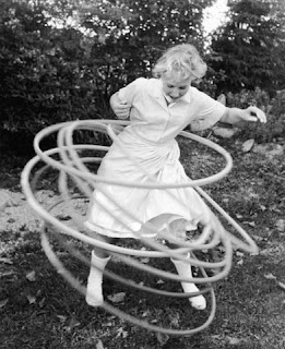vintage hula hooping pictures from 1920s