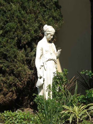 Statue on California Avenue - Santa Monica
