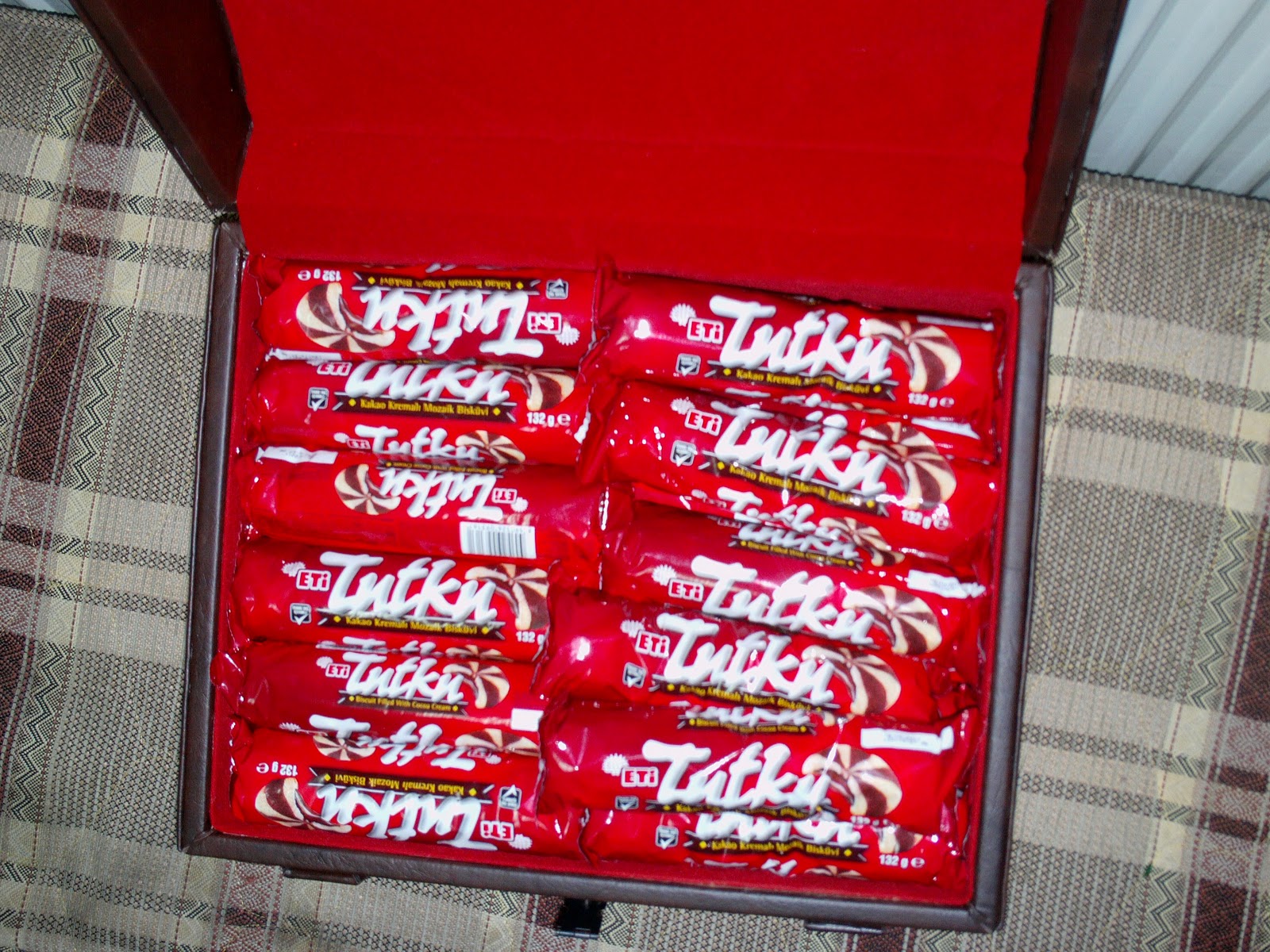 AYSELL� E DAİR ; AYSELL VE ETİ TUTKU KAMPANYASI ( TUTKU DOLU HAZİNE