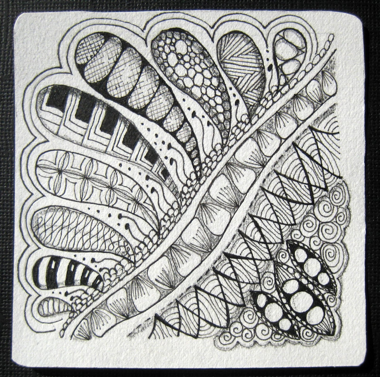 Зентангл узоры. Каракули запутанные. Запутанная линия от акб. Графика ручкой. Спутанные линия 9 лет.