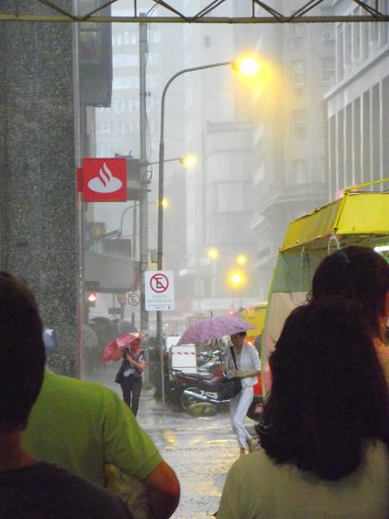 tempo, tempestade, chuva, vento, esperar a chuva passar, pessoas na chuva, Porto Alegre, Brasil, weather, storm, rain, wind, waiting for the rain to pass, people in the rain, Porto Alegre, Brazil, 时间, 风暴, 雨, 风, 期望通过雨, 人在雨中, 阿雷格里港, 巴西, время, буря, дождь, ветер, الوقت, عاصفة, مطر, الرياح, نتوقع المطر لتمرير, الناس في المطر, بورتو أليغري, البرازيل, veður, stormur, rigning, vindur, bíða eftir rigningu að líða, fólk í rigningu, cuaca, badai, hujan, angin, menunggu hujan lewat, orang-orang di hujan, les conditions météo, orage, pluie, vent, en attendant la pluie de passer, les gens sous la pluie, Brésil, vrijeme, oluja, kiša, vjetar, čekajući da kiša prođe, ljudi na kiši, надвор'е, шторм, дождж, вецер, чакаючы дажджу прайсці, людзі ў дождж, Порту-Алегри, Бразілія, मौसम, तूफान, बारिश, हवा, बारिश पारित करने के लिए इंतज़ार कर, बारिश, पोर्टो एलेग्रे, ब्राजील में लोग, temp, maltemp, xita, riħ, stennija għall-xita li jgħaddi, in-nies fix-xita, il-Brażil, hali ya hewa, dhoruba, mvua, upepo, kusubiri mvua ya kupita, watu katika mvua, yağmur geçmek için bekleyen hava, fırtına, yağmur, rüzgar, yağmur, Brezilya insanlar